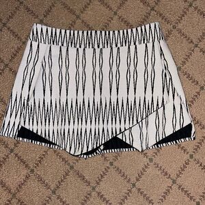 Design lab white striped skort w crossover flap NWOT S